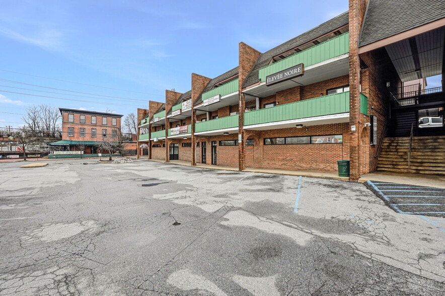 More Photos Of 1A Trolley Sq, Wilmington Storefront For Lease