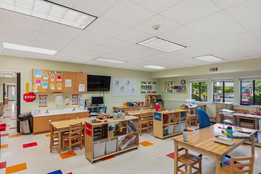 More Photos Of 83 Sugarland Run Dr, Sterling Daycare Center For Lease