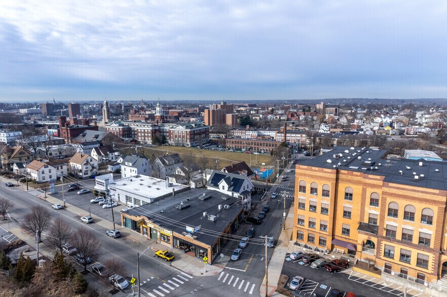 More Photos Of 105 Blackstone Ave, Pawtucket Storefront For Lease