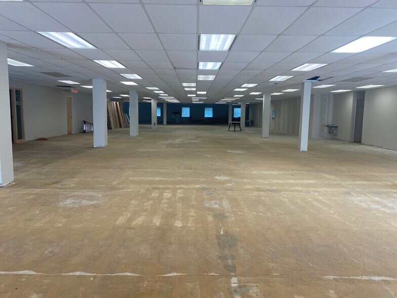 More Photos Of 1680-1690 Woodward Dr, Ottawa Office For Lease
