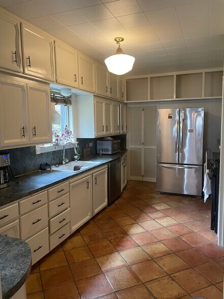 More Photos Of 155 N Elm St, Kalama Storefront Retail Residential For Sale