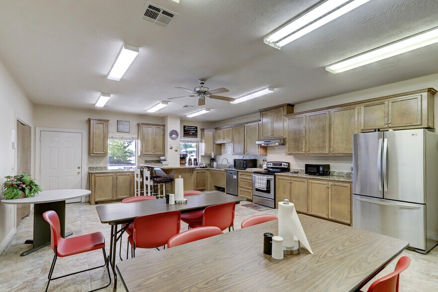 More Photos Of 18914 E Industrial Pkwy, New Caney Service For Sale