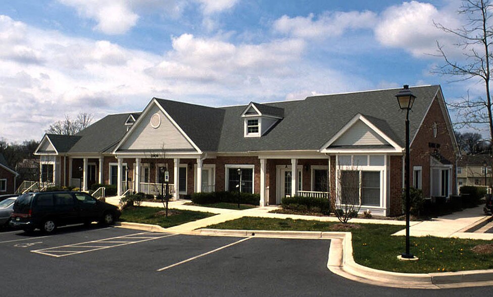 Primary Photo Of 11906 Darnestown Rd, Gaithersburg Medical For Sale