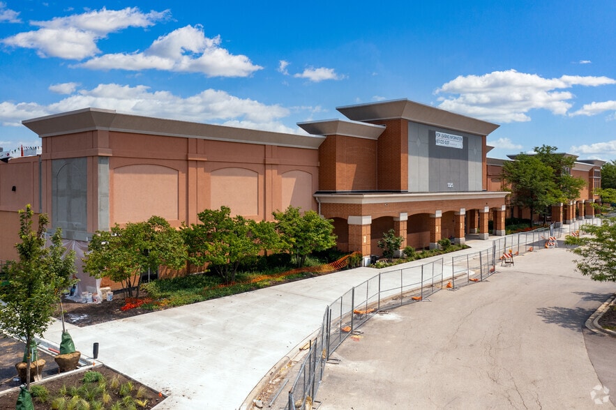 More Photos Of 1430-1540 E Golf Rd, Schaumburg Unknown For Lease