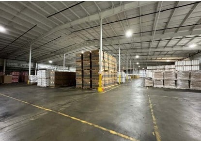 More Photos Of 15401 Industrial Dr, Schoolcraft Warehouse For Lease