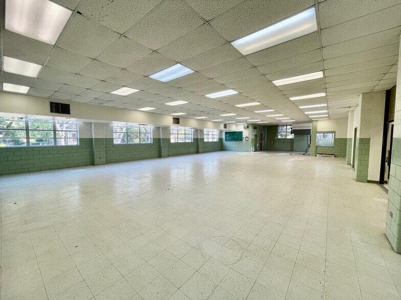 More Photos Of 216 E College St, Seguin Flex For Sale