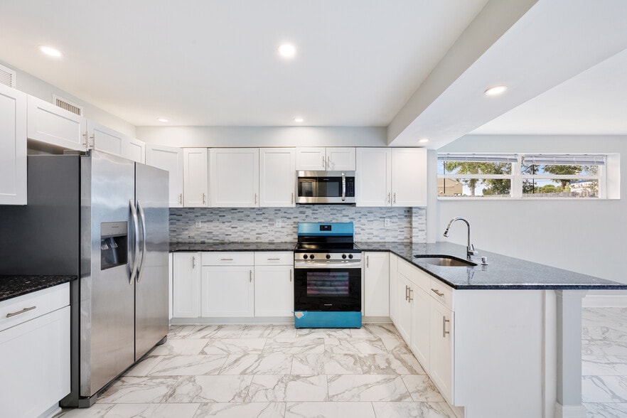 More Photos Of 112 Milton St, Lantana Multifamily For Sale