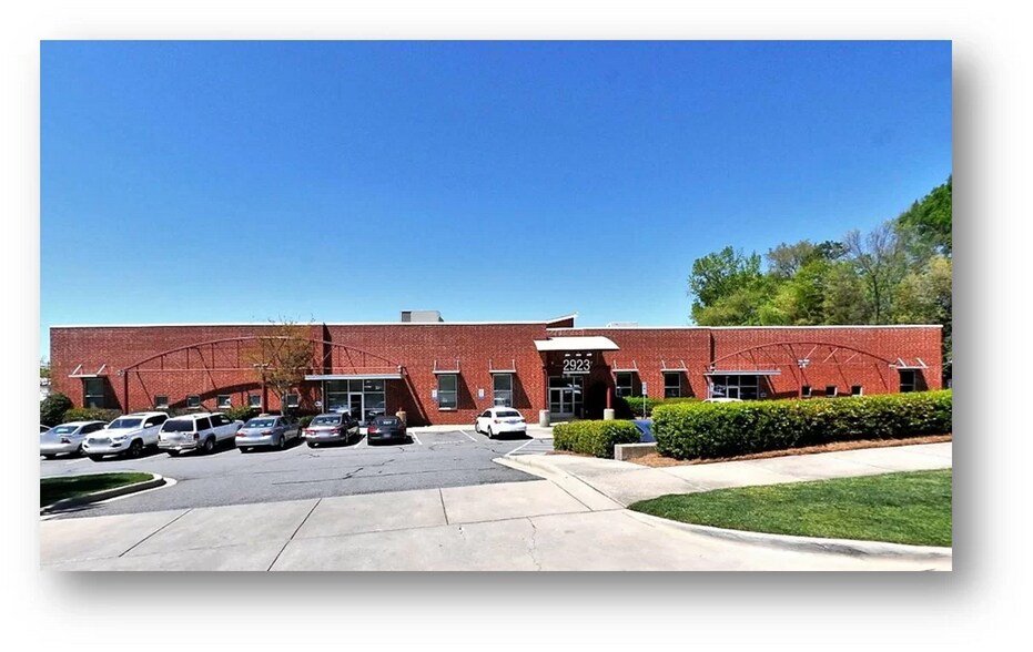 More Photos Of 2923 S Tryon St, Charlotte Office For Sale