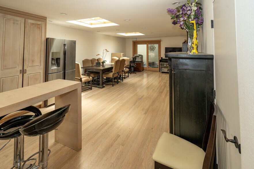 More Photos Of 335 S Van Ness Ave, San Francisco Flex For Lease