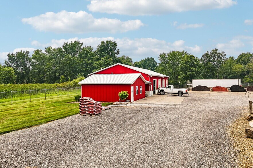 More Photos Of 3220 McCartney Rd, Youngstown General Retail For Sale