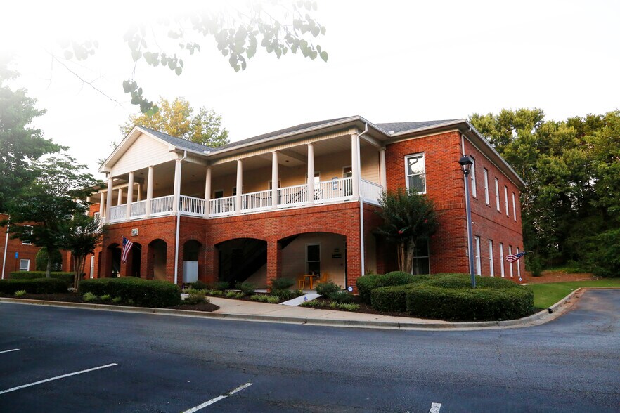 More Photos Of 590 W Crossville Rd, Roswell Coworking Space