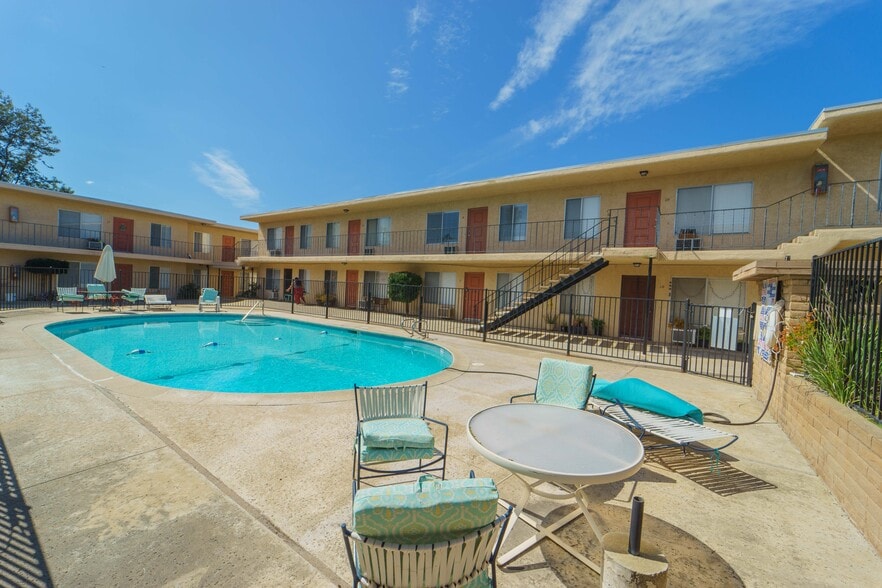 More Photos Of 12430 Oak Knoll Rd, Poway Apartments For Sale