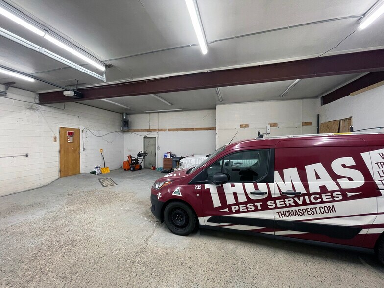 More Photos Of 2015 Hamburg St, Schenectady Flex For Sale