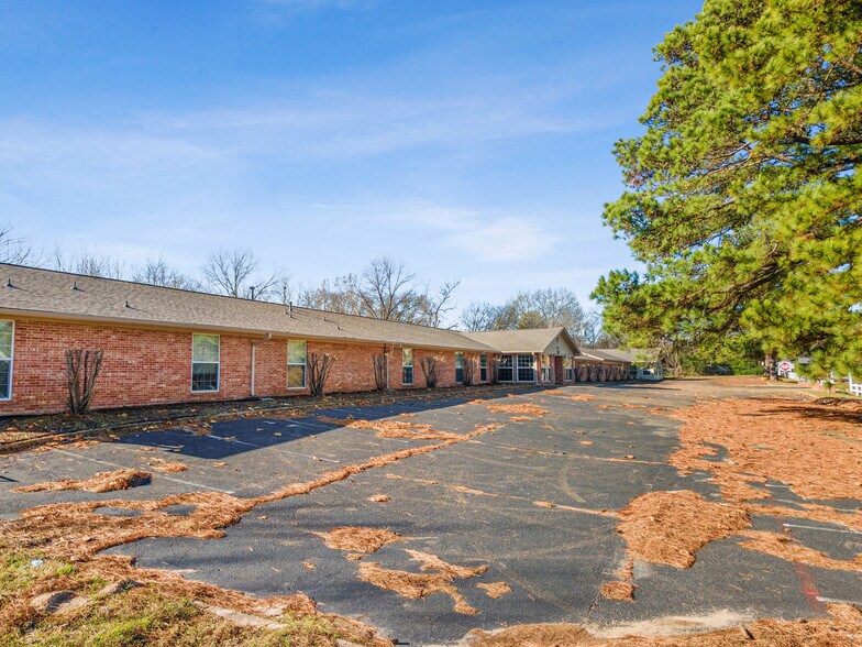 More Photos Of 102 Floyd St, Naples Specialty For Sale