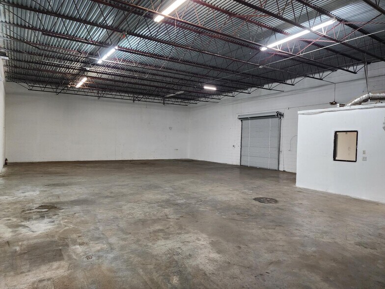 More Photos Of 3667-3691 46th Ave N, Saint Petersburg Manufacturing For Lease