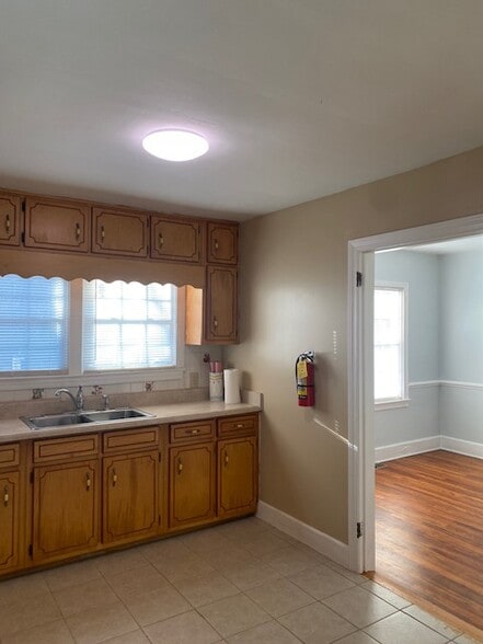 More Photos Of 5560 Jonesboro Rd, Lake City Office For Sale