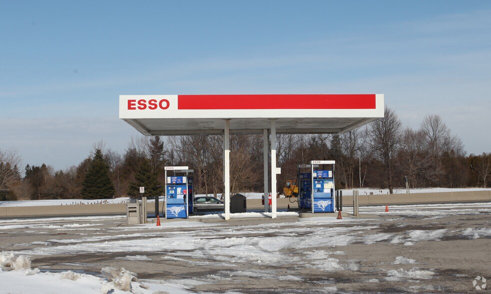 More Photos Of 6065 Highway 115 Ave N, Clarington Freestanding For Sale