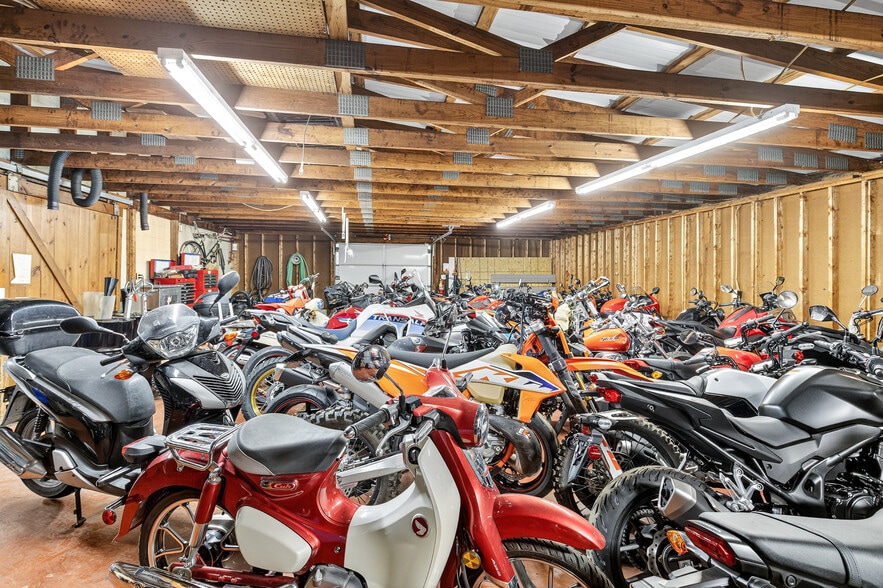 More Photos Of 2350 Dairy Rd, Lancaster Auto Dealership For Lease