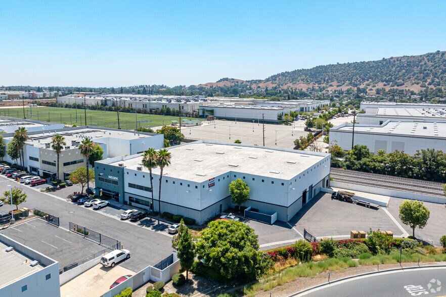 More Photos Of 2188 Pomona Blvd, Pomona Warehouse For Lease