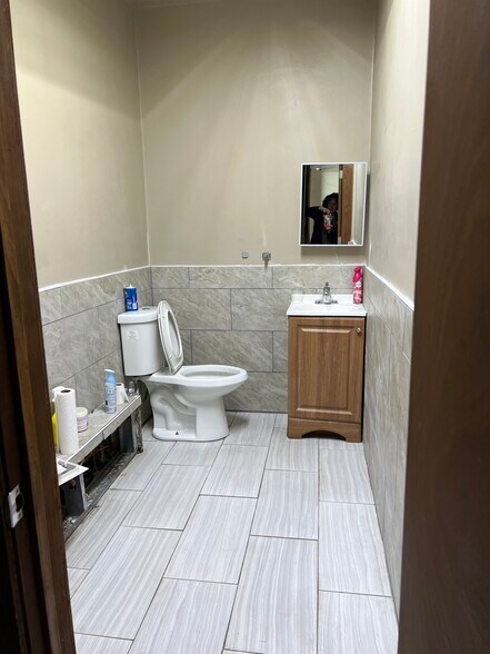 More Photos Of 17 Prospect Ave, Albany Light Distribution For Sale