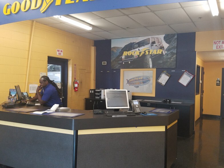 More Photos Of 2575 W Colonial Dr, Orlando Auto Repair For Sale