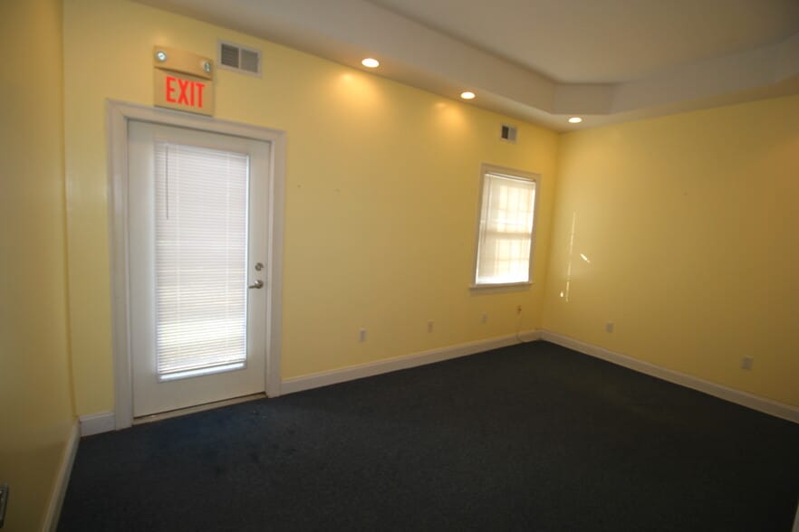 More Photos Of 1 Nami Ln, Hamilton Medical For Sale