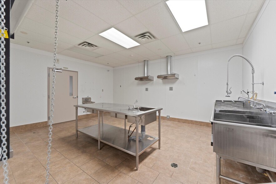 More Photos Of 736-744 Ouellette Av, Windsor Storefront For Sale