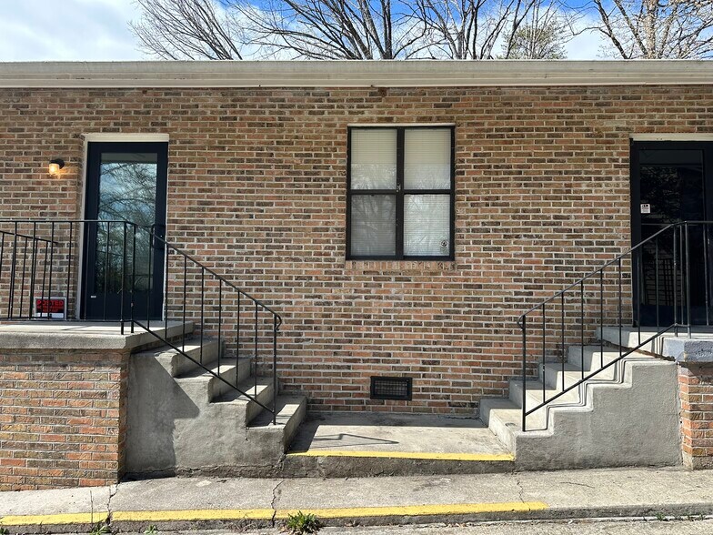 More Photos Of 138 Chamberlain Blvd SE, Knoxville Office For Lease
