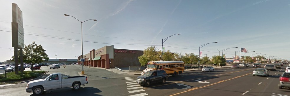 More Photos Of 7000 S Pulaski Rd, Chicago Freestanding For Lease