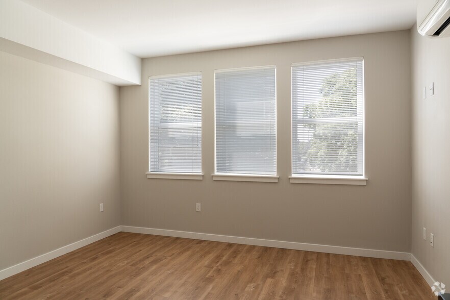 More Photos Of 1415 SE Pardee St, Portland Apartments For Sale