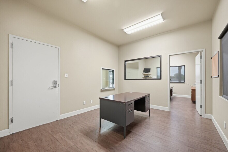 More Photos Of 5407 Interstate 35 Access Rd, San Antonio Land For Lease