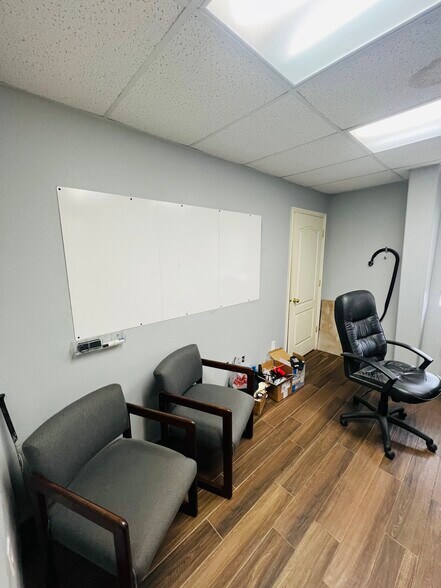 More Photos Of 590 N Main St, Leeds Manufacturing For Sale