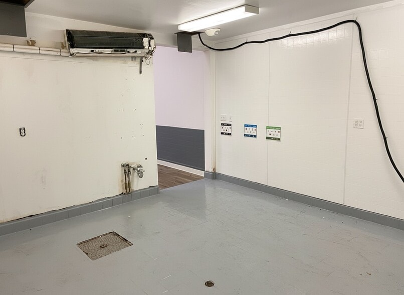 More Photos Of 1501 Howard St, San Francisco Warehouse For Sale