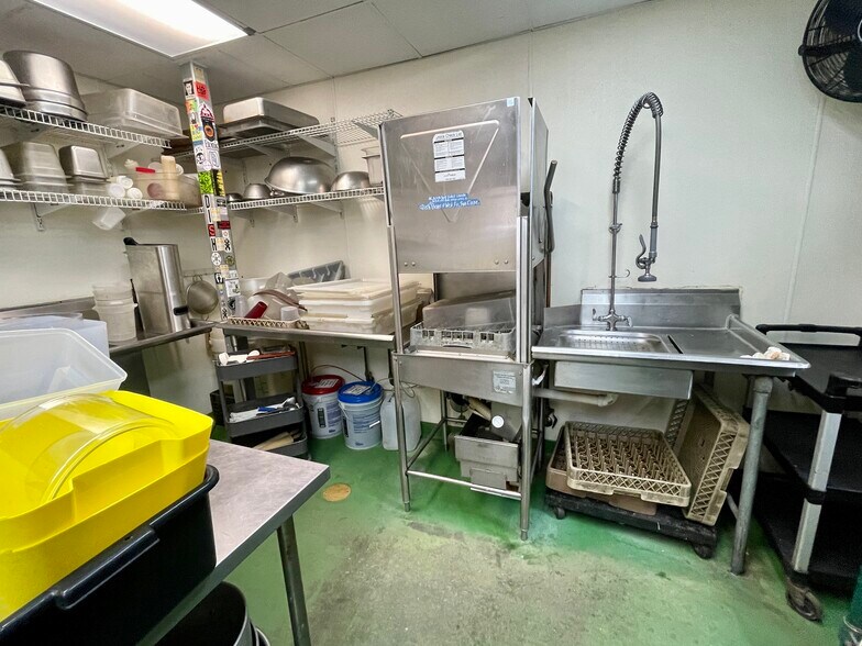 More Photos Of 314 William St, Fredericksburg Storefront For Lease