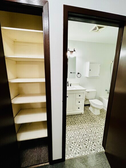 More Photos Of 1015-1021 Walnut St, Yankton Apartments For Sale