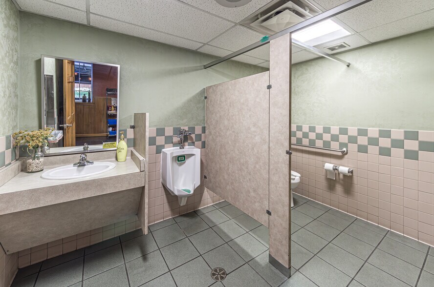 More Photos Of 99 Aurora St, Lancaster General Retail For Sale
