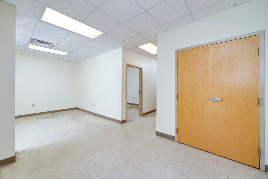 More Photos Of 4611 Ivey Dr, Macon-Bibb Office For Lease