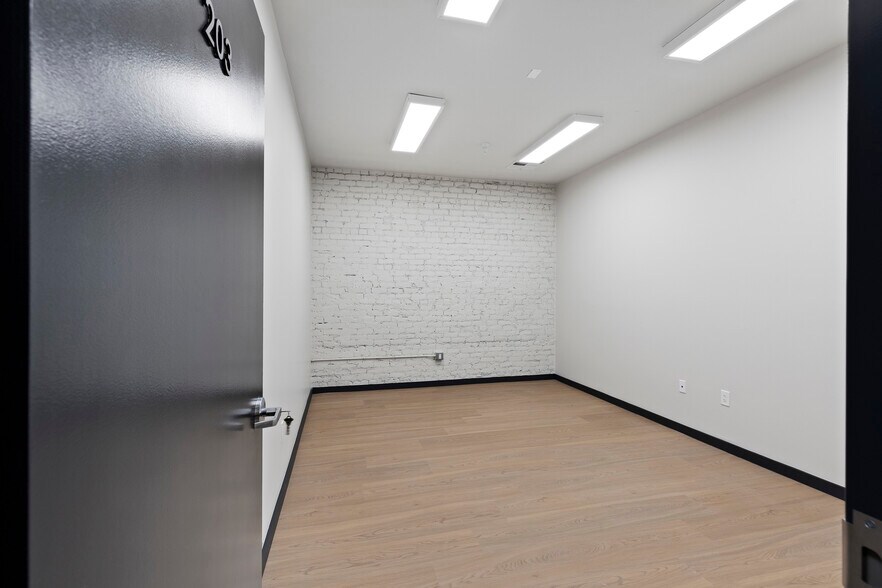 More Photos Of 939 10th St, Modesto Storefront Retail Office For Lease