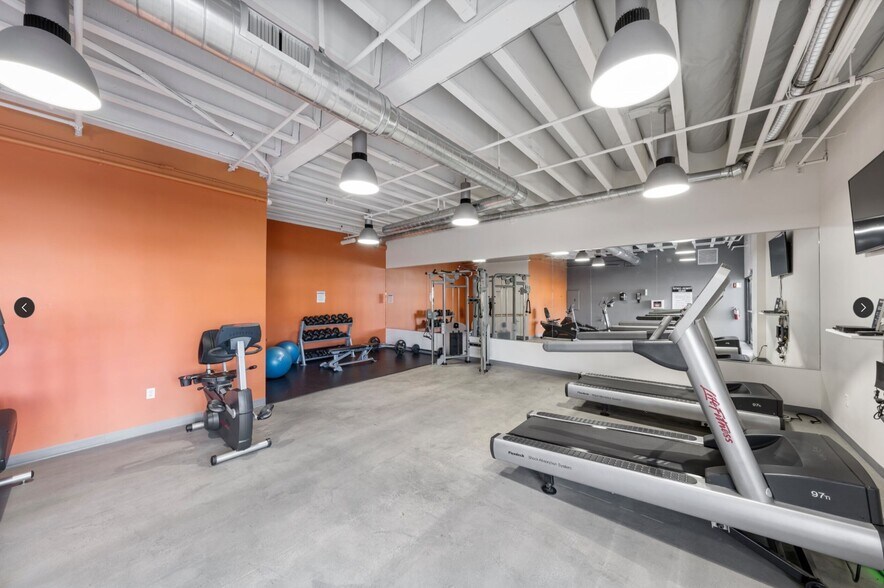 More Photos Of 10680 Treena St, San Diego Unknown For Lease