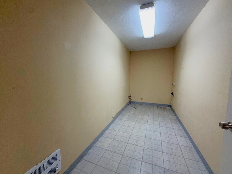More Photos Of 2184 Broadway Ave, North Bend Office For Sale