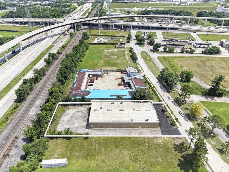 More Photos Of 15458 W Hardy Rd, Houston Warehouse For Sale
