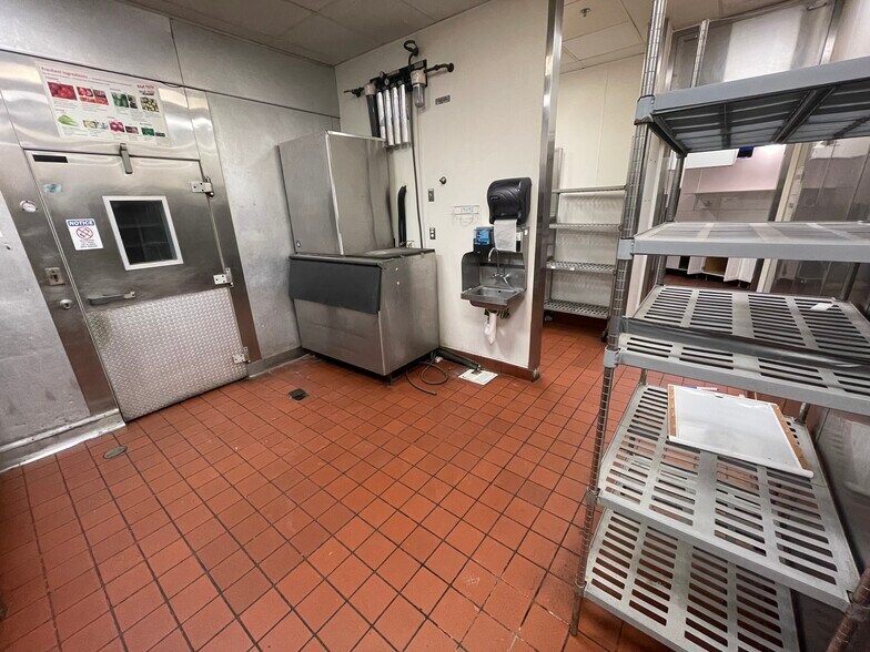 More Photos Of 9530-9600 Hageman Rd, Bakersfield Unknown For Lease