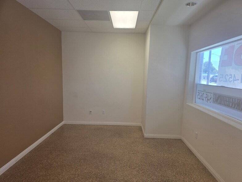 More Photos Of 1302 E 6th St, Beaumont Freestanding For Lease