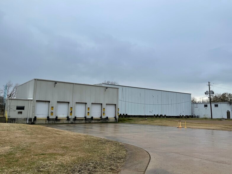 More Photos Of 425 North Union Extension, Canton Warehouse For Lease
