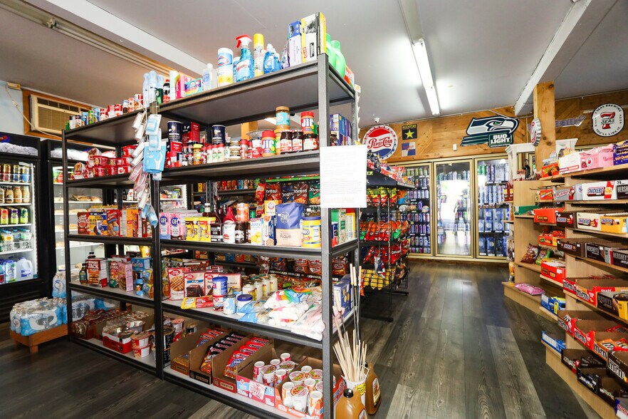 More Photos Of 814 Lincoln St, Hoquiam General Retail For Sale