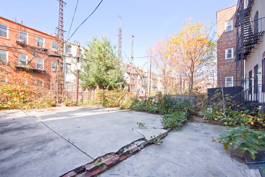 More Photos Of 247 Himrod St, Brooklyn Apartments For Sale