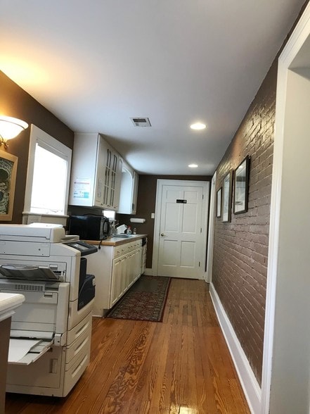 More Photos Of 303 S Loudoun St, Winchester Office For Lease