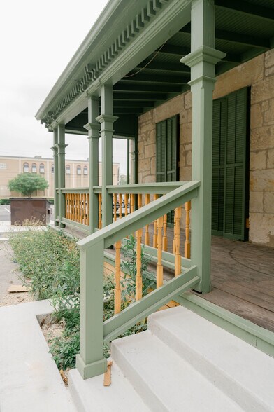 More Photos Of 814 Augusta St, San Antonio Restaurant For Sale