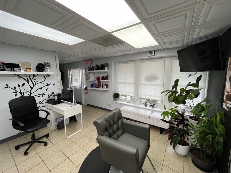 More Photos Of 60 Stirling Rd, Watchung Storefront Retail Office For Lease