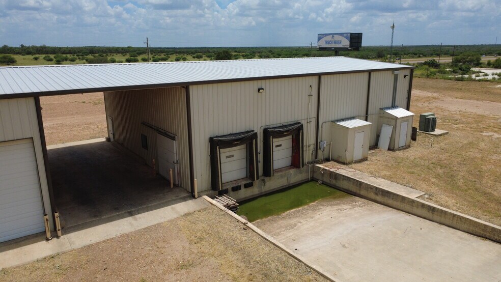 More Photos Of 13688 Interstate 35, Dilley Distribution For Sale